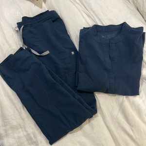 Dark Harbor Medium Figs scrub set